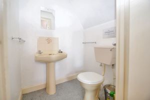 En-suite W.C.- click for photo gallery